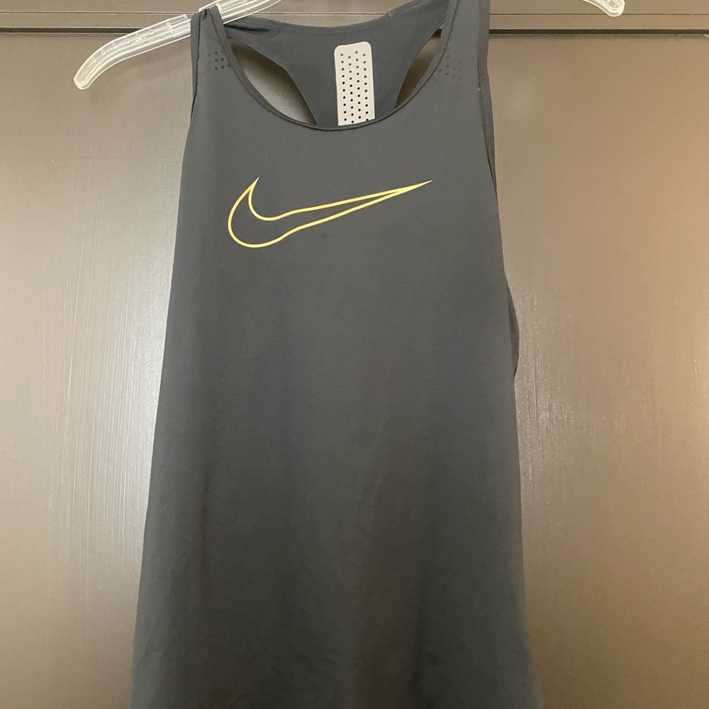 Women’s Nike Pro Hypercool breathable tank top
